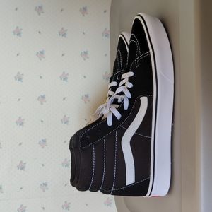 SOLD Vans 🛹 Sk8-Hi 😶🌫️ ComfyCush 😌 Black and White Shoes